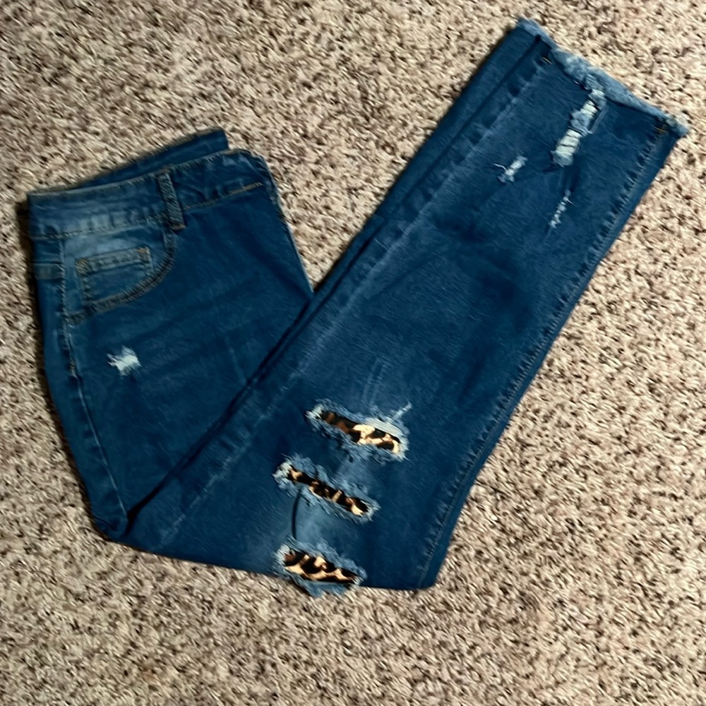 Size XXL distressed jeans with peek a boo leopard print